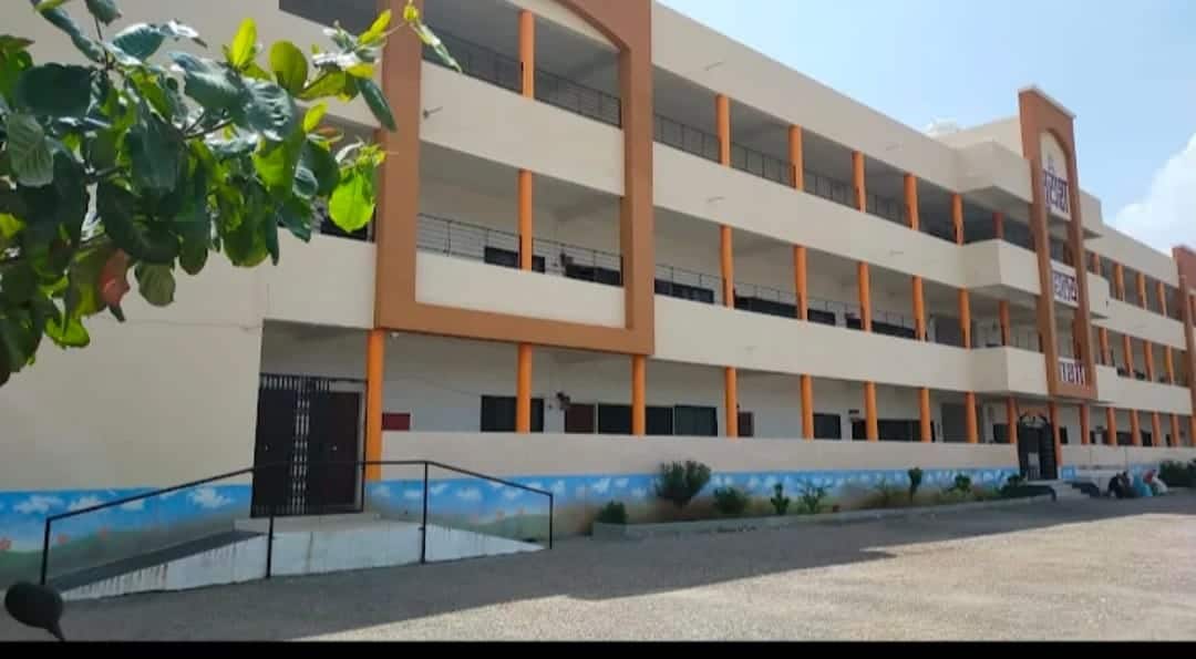 सुयश विद्यालयाच्या बेकायदेशीर इमारतीविरोधात आमरण उपोषण