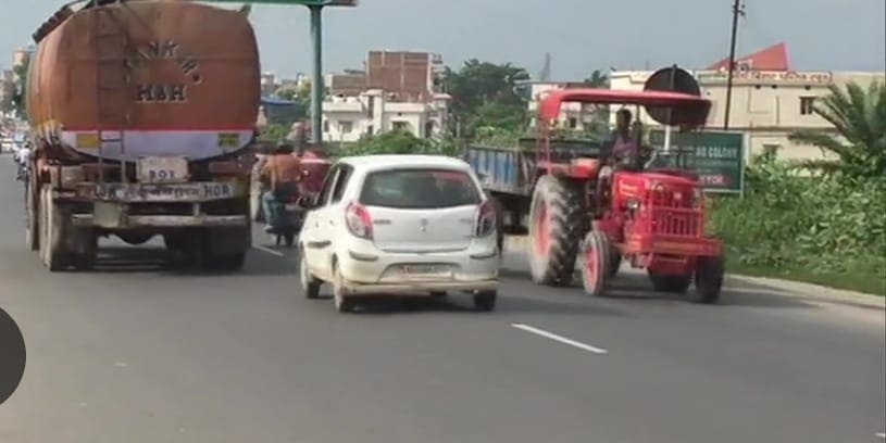 महामार्गांवर अतिक्रमण ठरतेय मृत्यूचा सापळा