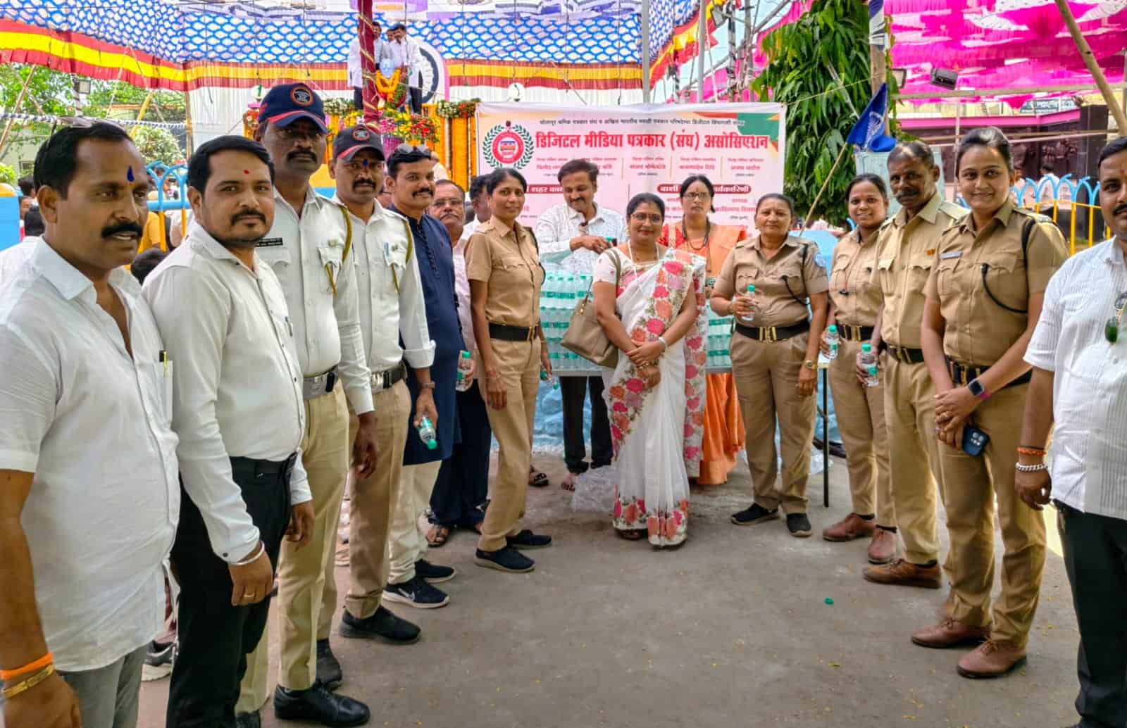 रखरखत्या उन्हात थंड पाण्याचा दिलासा; डिजिटल मीडिया पत्रकार संघाकडून आंबेडकरांना अनोखी आदरांजली